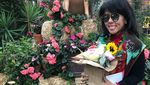 10 Potret Fifi Lety Adik Ahok yang Selalu Happy Saat Kulineran