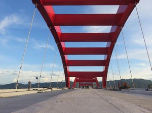 Jembatan Kebanggaan Jokowi di Papua Sudah 99%