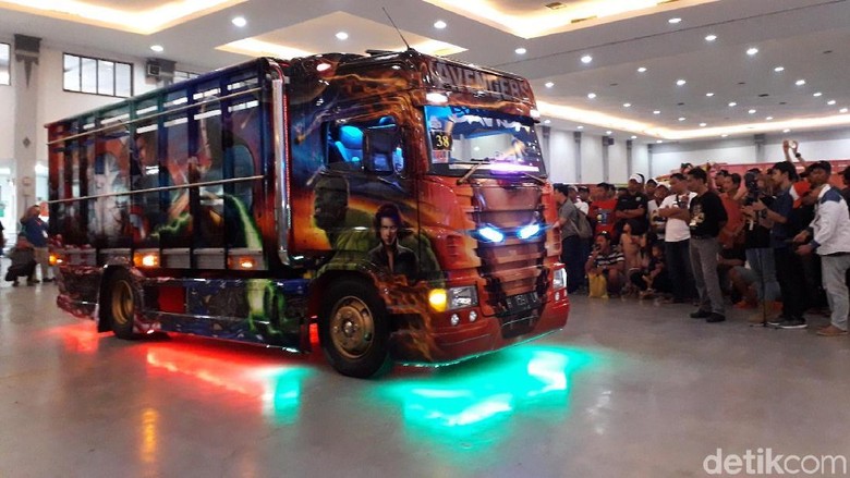 Truk Avengers Pengangkut Telur Jadi Jawara Modifikasi