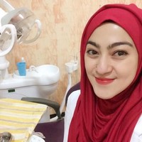 Sarah Gadrie yang menyukai gaya hijab dengan pashmina ini populer di Instagram dengan followers lebih dari 27 ribu. Tak jarang komentar di akun Instagramnya dihiasi netizen yang memuji kecantikan parasnya. Foto: Instagram@sarahgadrie