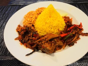 Gurih Nikmat Ikan Dabu-dabu Manta dan Nasi Kuning Ikang