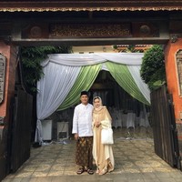 Rika Kato memiliki wajah cantik yang unik karena dia merupakan keturunan Jepang dan Filipina. Usianya kini 35 tahun, beda usia 27 tahun dengan Yusril Ihza Mahendra yang sekarang berumur 62 tahun. Foto: Twitter