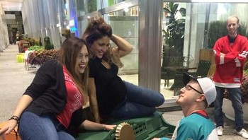 “Aku meninggalkan iPad di pesawat dan 10 hari kemudian dikembalikan. Ada foto ini di dalamnya,” Foto: boredpanda