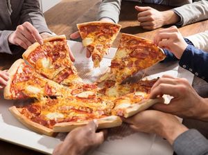 Mengharukan! Karyawan Ini Tempuh 805 Km Antar Pizza Untuk Penderita Kanker