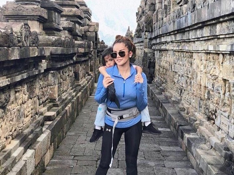 Olla Ramlan (instagram @ollaramlanaufar) Olla Ramlan (instagram @ollaramlanaufar)