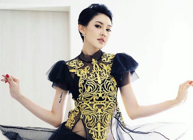 Komisi Sekuritas dan Bursa Thailand pernah mengajukan komplain terhadap dirinya dan perusahaan kecantikannya dengan menawarkan investasi tanpa izin. Kae menawarkan investasi dengan bunga besar yang melanggar undang-undang sekuritas. Foto: Instagram (@kae_laprim)