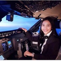 Penampilan memesona Tania dengan makeup natural. Foto: Instagram