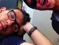 Foto Misterius yang Ditemukan Orang di Ponselnya