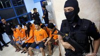 Para pelaku penyelundupan dihadirkan dalam rilis di Gedung Kantor Pos Pasar Baru Jakarta, Senin (10/9/2018).