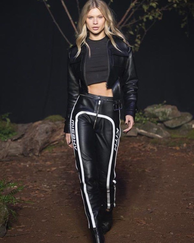 Josie Canseco adalah putri dari bintang MLB Jose Canseco yang bermain untuk Yankees dan istrinya, Jessica. Josie menurunkan bakat modeling sang ibu yang juga seorang model. Foto: Instagram