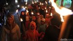 Atraksi Sembur Api Warnai Pawai Obor Tahun Baru Hijriah