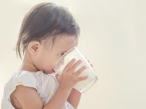 Menyikapi Anak Ogah Makan dan Cuma Mau Minum Susu