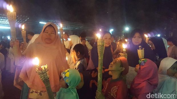 Sambut Tahun Baru Hijriah, Warga Pawai Obor di Menteng
