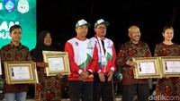 Dalam acara itu, Kemenpora juga memberikan penghargaan kepada atlet  dan insan olahraga. Pengahargaan yang diberikan sebagai bentuk apresiasi pemerintah atas prestasi yang telah ditorehkan kepada negara.
