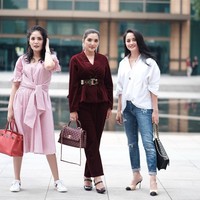 Bergaya stylish, Ashanty tampil tak kalah mewah dari dua sahabatnya Nindy dan Ririn Ekawati. Istri Anang Hermansyah itu menenteng flap bag Chanel seharga US$ 4.000 atau sekitar Rp 59,5 juta. Foto: Instagram @ashanty_ash