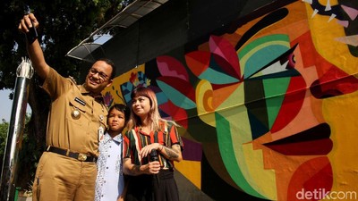 Lebih Dekat dengan Ledania, Seniman Cantik yang Muralnya Diresmikan Anies