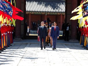 Cerita Jokowi Disambut Bak Raja Korea di Istana Changdeokgung