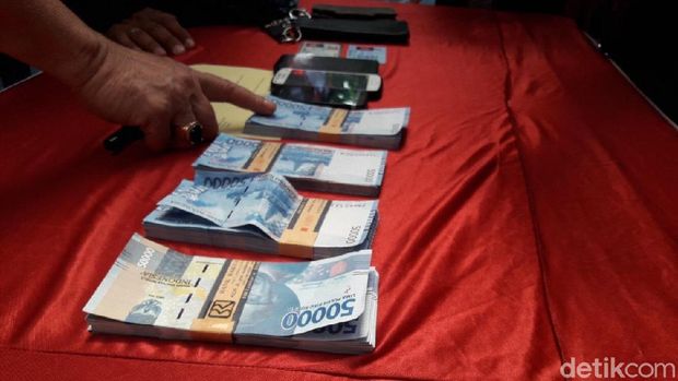 Barang bukti uang palsu