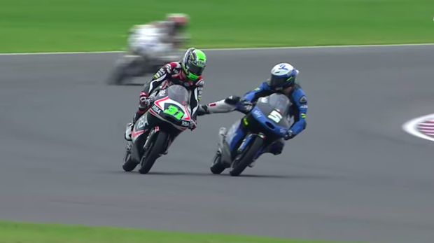 Romano Fenati mesti pensiun dini usai melakukan aksi berbahaya terhadap rivalnya.