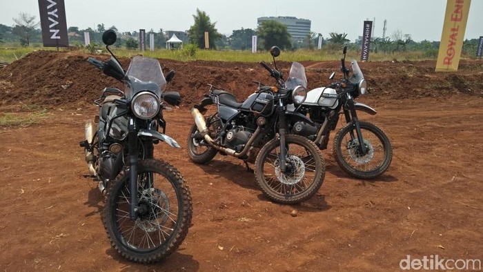Royal Enfield menggelar test ride motor Himalayan di Pondok Aren, Tangerang Selatan, Banten