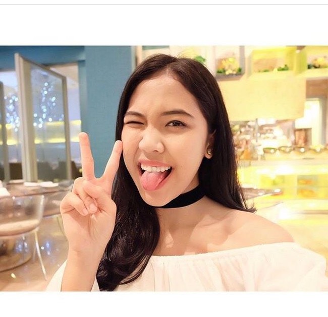 Banyak wanita membuktikan bahwa mereka bisa melakukan apa saja yang dapat dilakukan oleh pria. Ya, wanita juga dapat menerbangkan pesawat. Salah satunya adalah Tania Artawijaya. Foto: Instagram