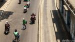 Ogah Naik JPO, Warga Nekat Menyeberang di Jalan