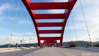 Adapun jembatan Holtekamp memiliki panjang jembatan 732 m ini terdiri dari bentang utama 400 meter ditambah jembatan pendekat 332 meter yang terdiri 33 meter pendekat dari arah Hamadi dan 299 meter dari arah Holtekamp.