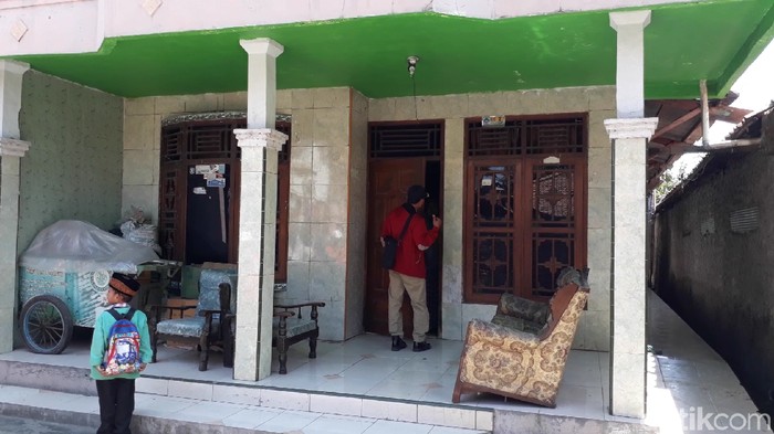 Densus 88 Tangkap Sales Obat Pertanian di Brebes