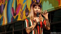 Wanita cantik asal Kolombia itu adalah seorang seniman yang bernama Ledania. Karyanya kini bisa dinikmati di Taman Ismail Marzuki. Foto: Rifkianto Nugroho