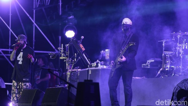 Nikmati Aksi Energik Limp Bizkit