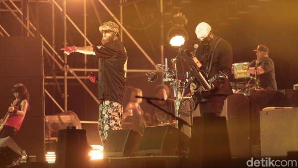 Nikmati Aksi Energik Limp Bizkit Nikmati Aksi Energik Limp Bizkit