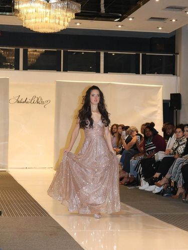 Viral, Model Down Syndrome Debut di New York Fashion Week