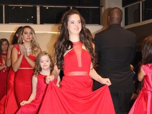 Viral, Model Down Syndrome Debut di New York Fashion Week