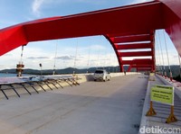 Jembatan Kebanggaan Jokowi di Papua Hampir Rampung