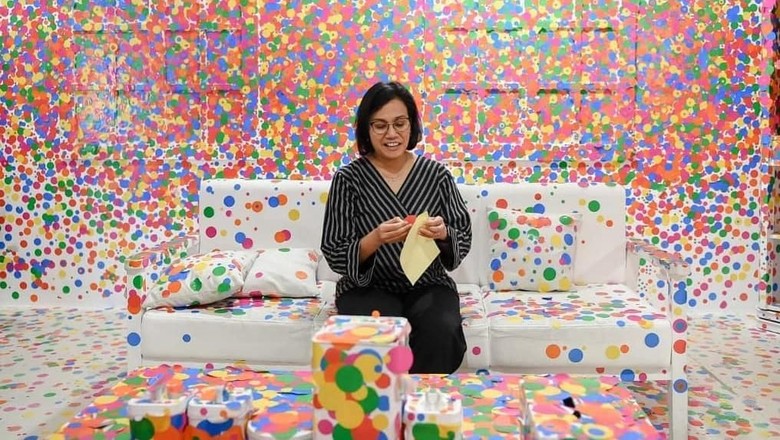 Sri Mulyani Terkesima dengan Karya Yayoi Kusama di Museum MACAN Sri Mulyani Terkesima dengan Karya Yayoi Kusama di Museum MACAN