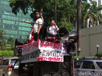 Ratusan Pengemudi Transportasi Online Serbu Kantor Grab