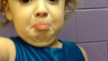 Kehilangan ponsel beberapa saat ketika mengajar anak TK dan ketika kembali, ada foto imut ini. Foto: boredpanda