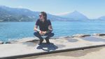 Foto: Gaya Traveling Model Ganteng Adiknya Miley Cyrus