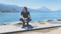 Menikmati keindahan alam Interlaken (braisonccyrus/Instagram)