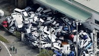 Buruknya bencana alam yang melanda Jepang itu pun banyak tersebar melalui media sosial dan kanal berita dalam bentuk foto dan video. Kyodo/via Reuters.
