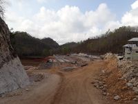 Bukit karst yang dibabat jadi peternakan ayam (Cahyo/Istimewa)