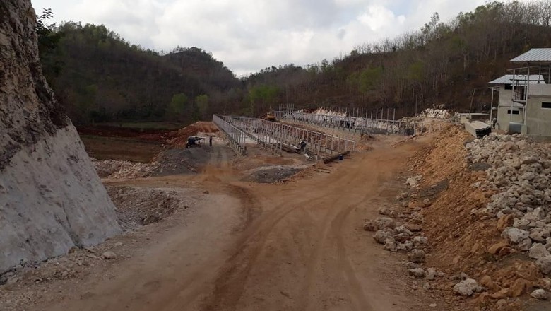 Foto: Pembangunan peternakan ayam membabat 5 bukit karst (Istimewa/Cahyo) Foto: Pembangunan peternakan ayam membabat 5 bukit karst (Istimewa/Cahyo)