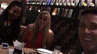 Akrabnya Naomi, ketika makan malam bersama kedua temannya. Foto: Instagram @naomiosakatennis