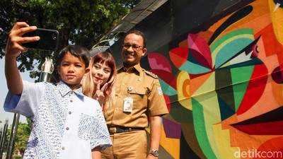 Libur Sekolah, Anies Ajak Anak Resmikan Mural