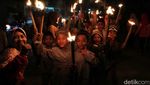 Atraksi Sembur Api Warnai Pawai Obor Tahun Baru Hijriah