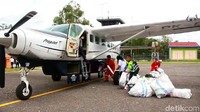 Kehadiran bandara di Kecamatan yang kondisi medannya sama dengan di pedalaman Papua ini, sangat penting bagi 3.800 warga yang tinggal di sana.