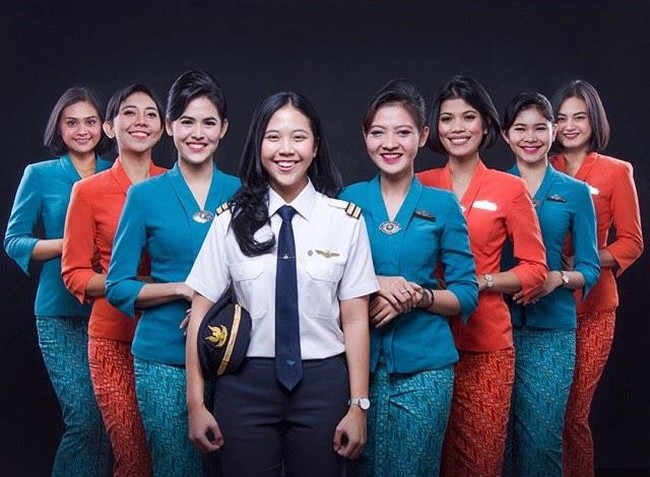 Tania kerap mengunggah berbagai aktivitas dirinya mulai dari gaya liburan hingga profesinya sebagai pilot. Foto: Instagram