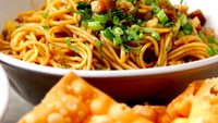 Mie yamin enak juga ada di Depok. @baksobengawanwonogiri menjajakannya di Jalan Keadilan Raya. Jangan lupa menikmatinya dengan pangsit goreng. Foto: Istimewa
