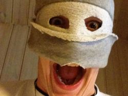 Foto Misterius yang Ditemukan Orang di Ponselnya