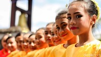 Keindahan dan keramahan warga Ternate jelas mencerminkan sekali budaya leluhur adat ketimuran Indonesia.